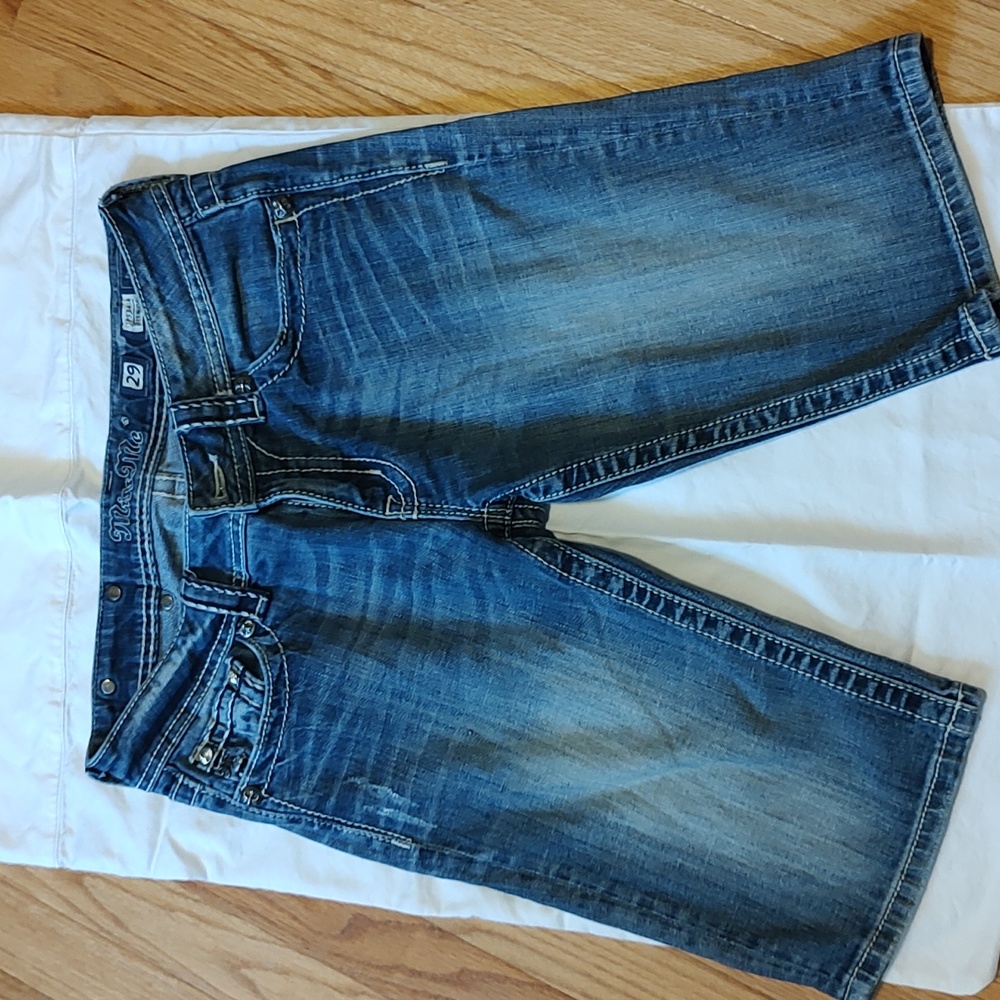 Miss me ladies shorts. Mid rise. Good condition but missing a rivet on the back.